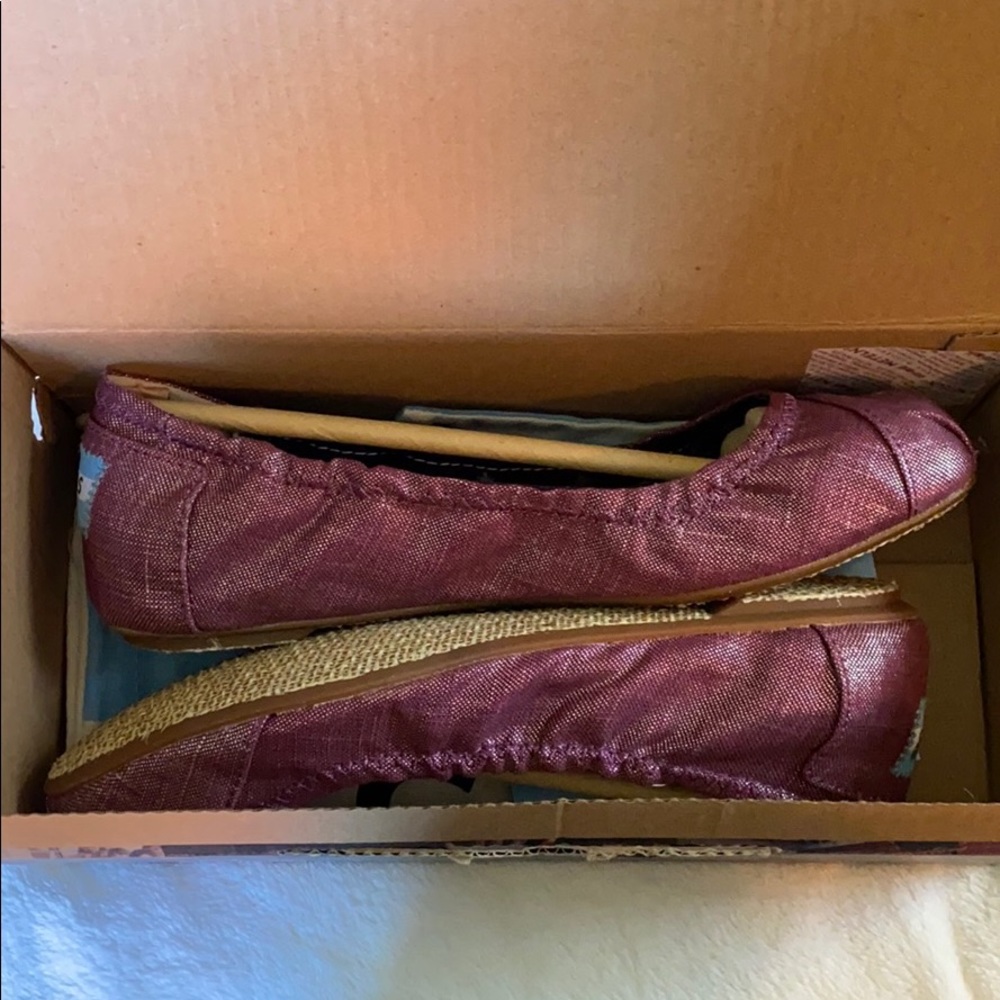 NIB TOMS ballet flat W6